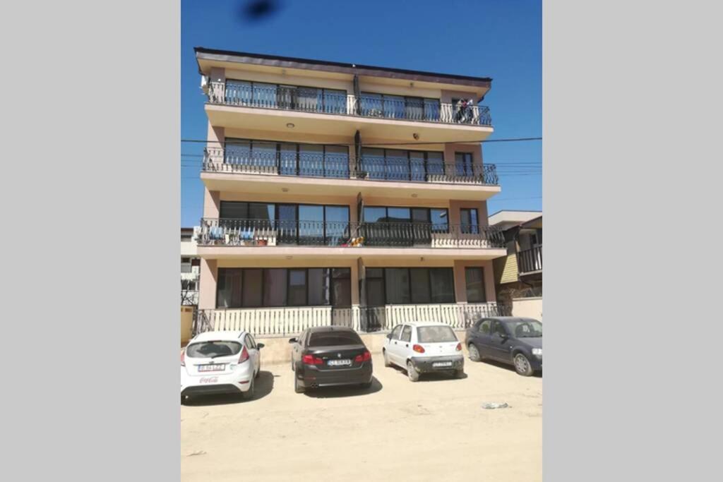 Apartament Lulu Mamaia Nord, 3 Minute De Plaja นาโวดาริ ภายนอก รูปภาพ