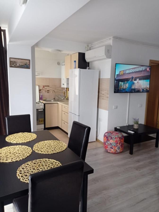 Apartament Lulu Mamaia Nord, 3 Minute De Plaja นาโวดาริ ภายนอก รูปภาพ